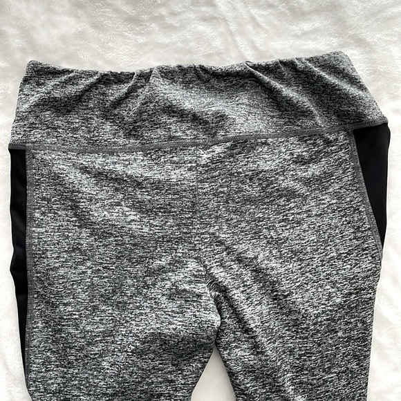 ActiveWear Capris! 👟 - Picture 3 of 3